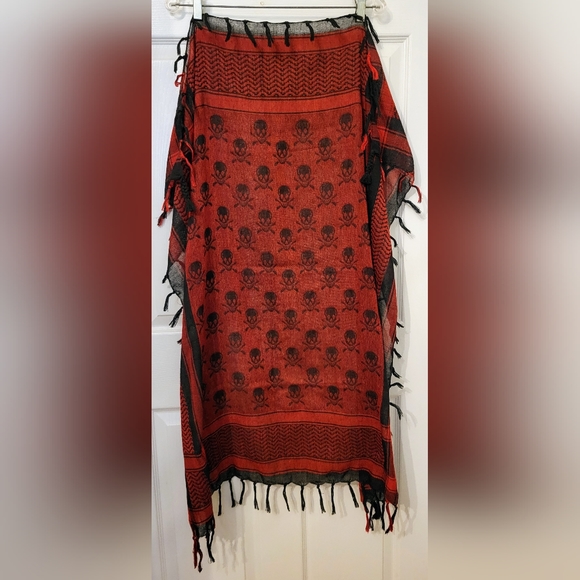 Skull and Crossbones Reversible Scarf With Tassels - Picture 2 of 3